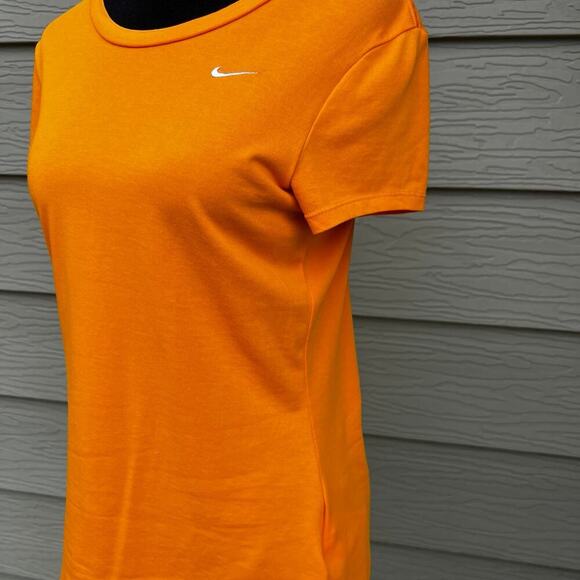 Nike Sports tee size women’s M short sleeve orange, cotton-polyester blend - Picture 4 of 8